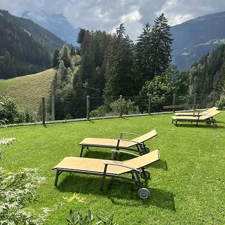 Natur Zeit - Alpine Garden Apartments Mayrhofen Exterior foto
