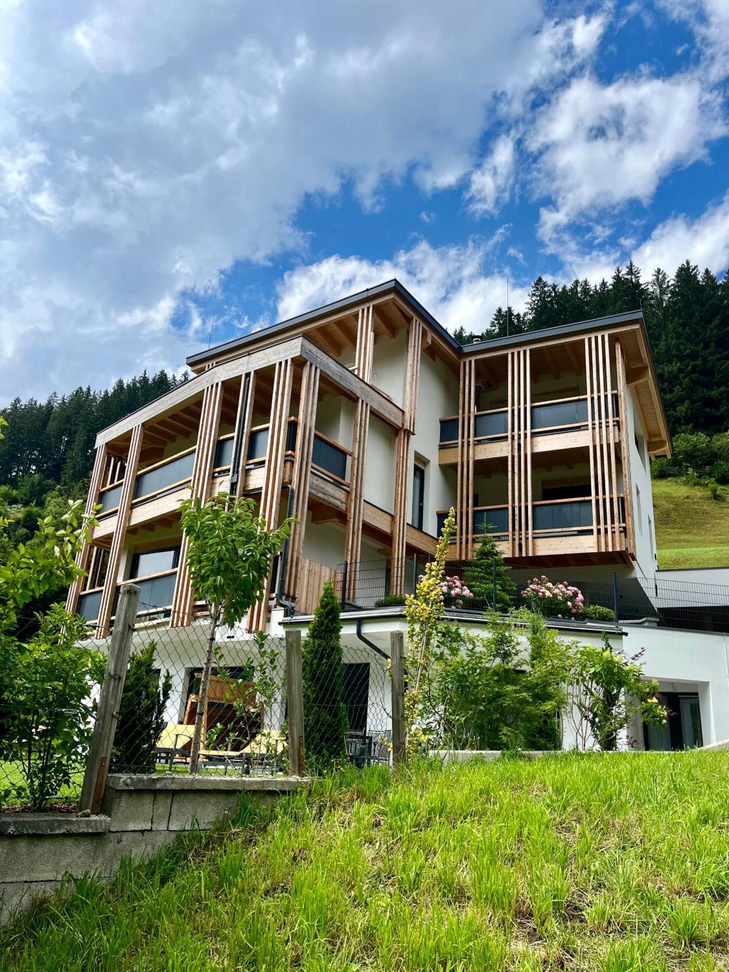 Zeit - Alpine Garden Mayrhofen