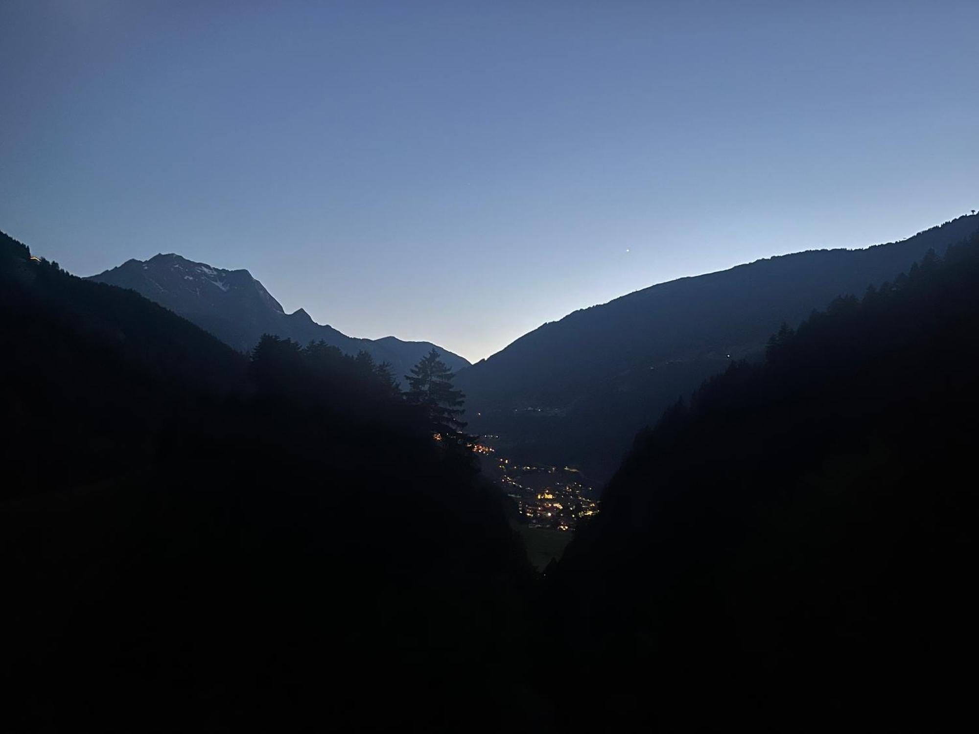 Zeit - Alpine Garden Apartment Mayrhofen